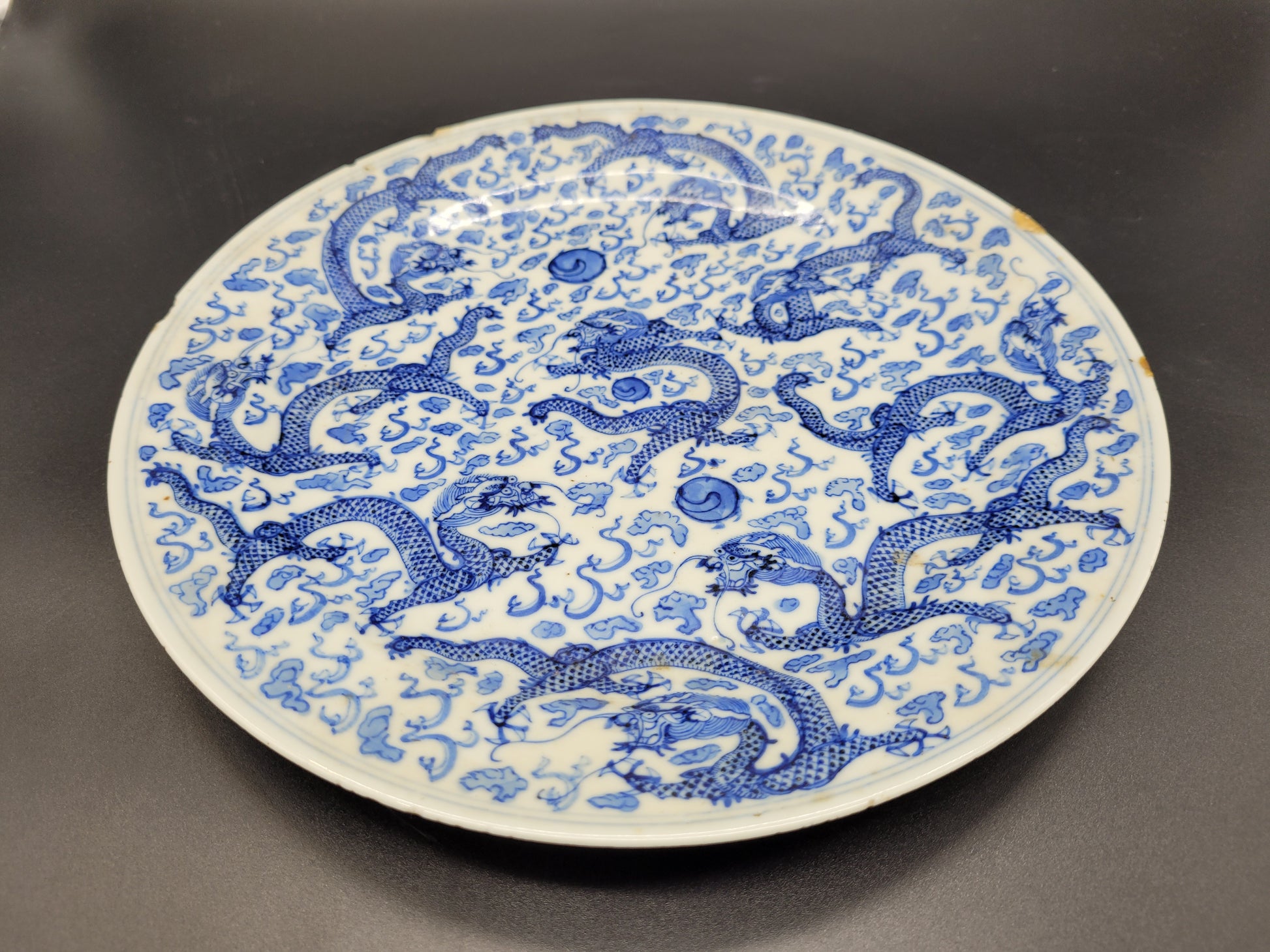 BUY ANTIQUES ONLINE USA Beautiful Chinese Kangxi Period ( 1662-1722 ) Blue and White Dragon Plate 