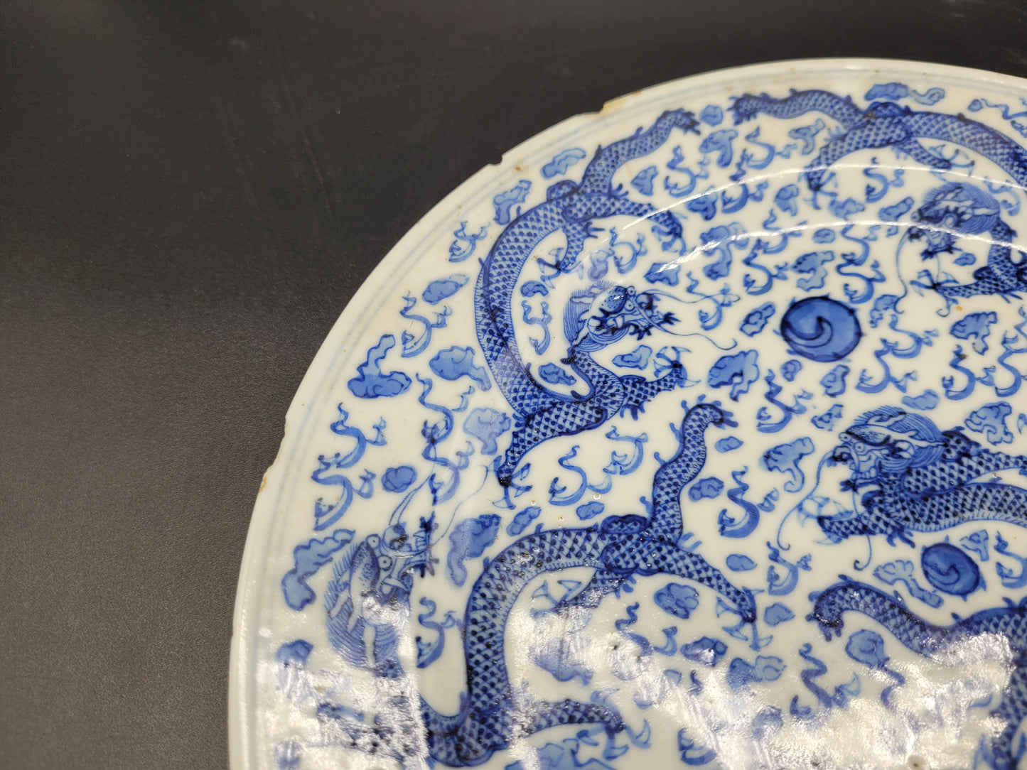 ANTIQUES ONLNE UK Beautiful Chinese Kangxi Period ( 1662-1722 ) Blue and White Dragon Plate 