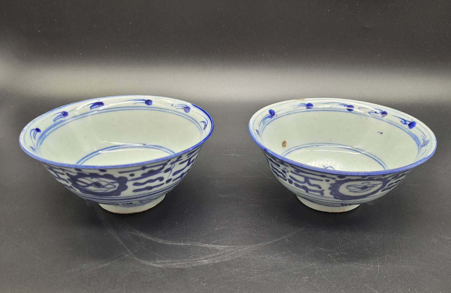 ANTIQUES & COLLECTABLES USA Two Chinese Qing Porcelain Bowls 18th Century Blue / White