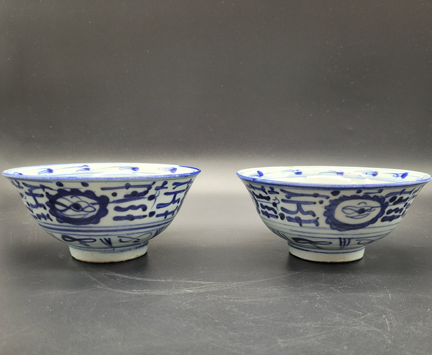 ANTIQUES & COLLECTABLES Two Chinese Qing Porcelain Bowls 18th Century Blue / White