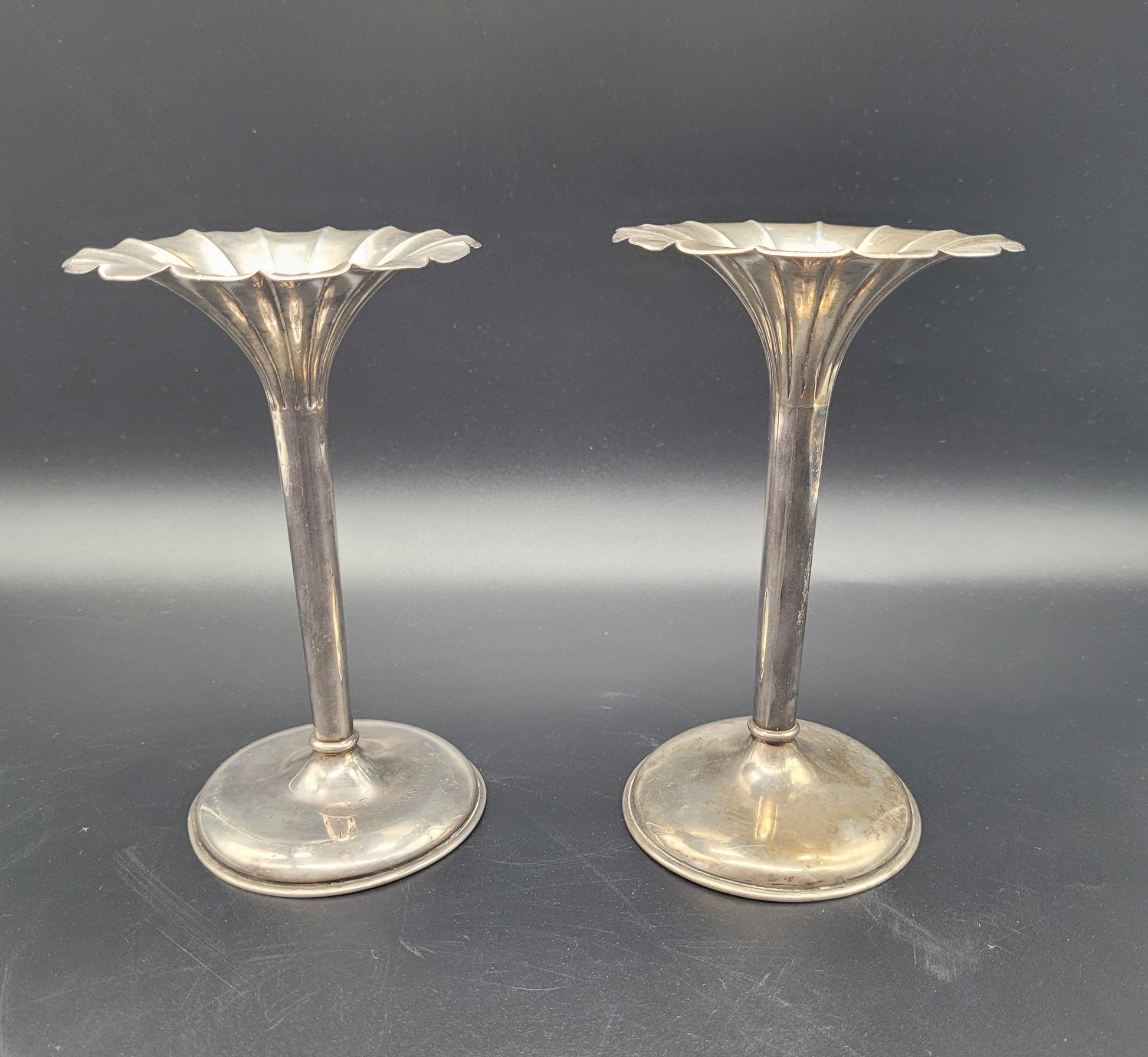 ANTIQUES & COLLECTABLES USA A very nice pair of sterling silver tulip posy vases, each set with fanned rims and graduated bases. With an inscription relating to a golfing competition. 