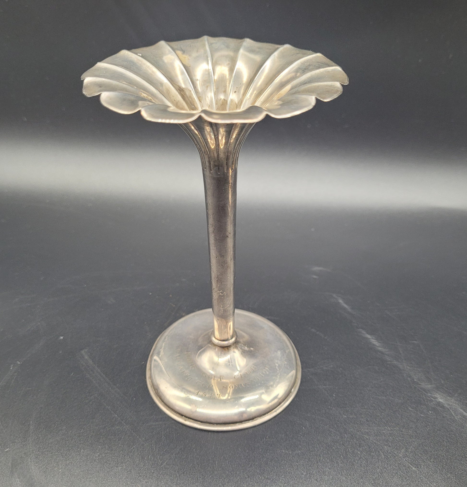ANTIQUE SILVER USA A very nice pair of sterling silver tulip posy vases, each set with fanned rims and graduated bases. With an inscription relating to a golfing competition. 