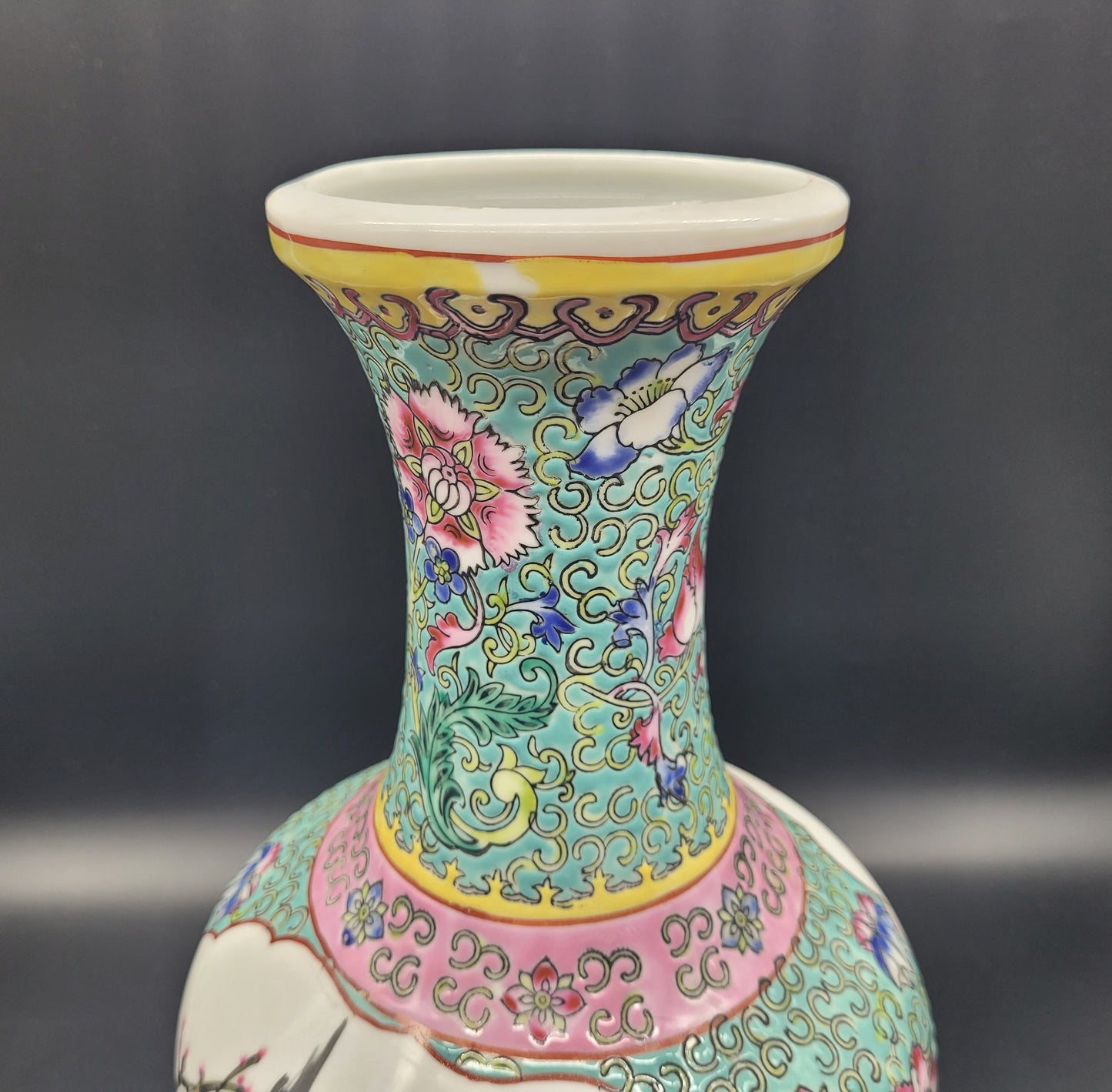 BUY ANTIQUES ONLNE Antiques & Collectables USA A Pair Of Chinese Early 20th Century Hand Enamelled Vase