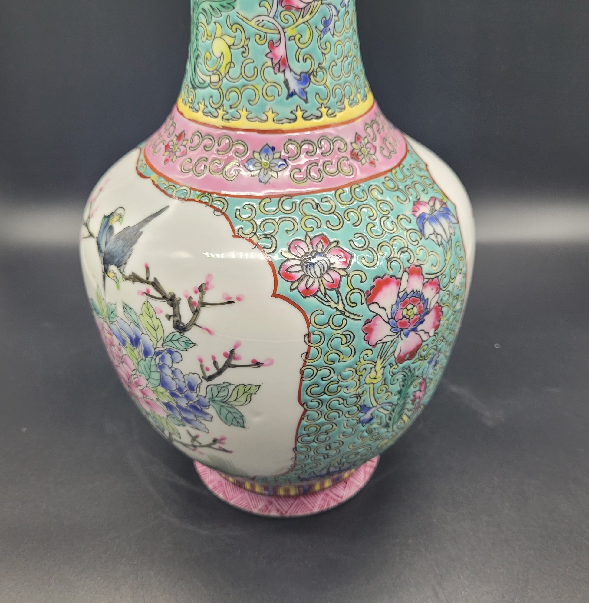 BUY ANTIQUES UK Antiques & Collectables USA A Pair Of Chinese Early 20th Century Hand Enamelled Vase