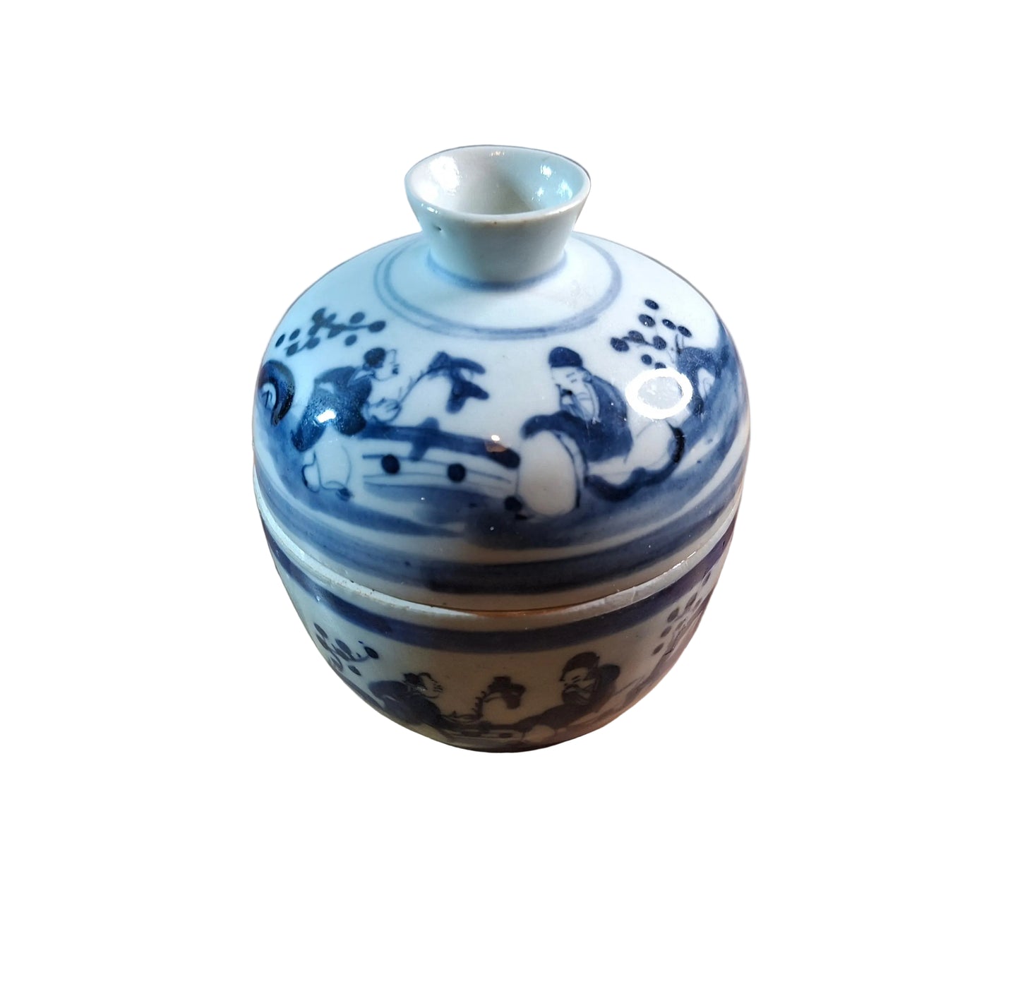 An antique Chinese blue and white porcelain lidded jar, dating from the 18th/19th century. 