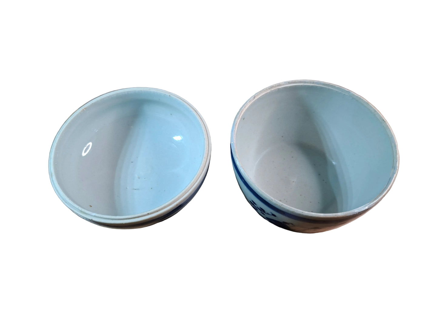 Top of a Chinese blue and white porcelain lidded jar, dating from the 18th/19th century. 