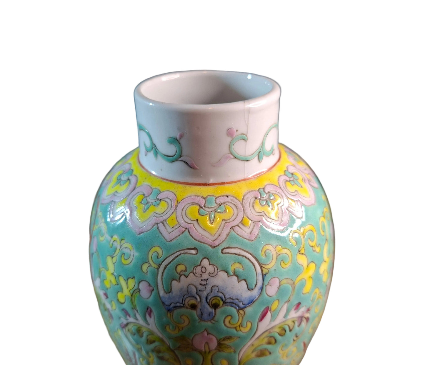 Top of a Chinese vase that dates to the Guangxu period (1875–1908) and is beautifully crafted in the famille jaune palette, known for its warm yellow ground and vibrant enamel decoration. 
