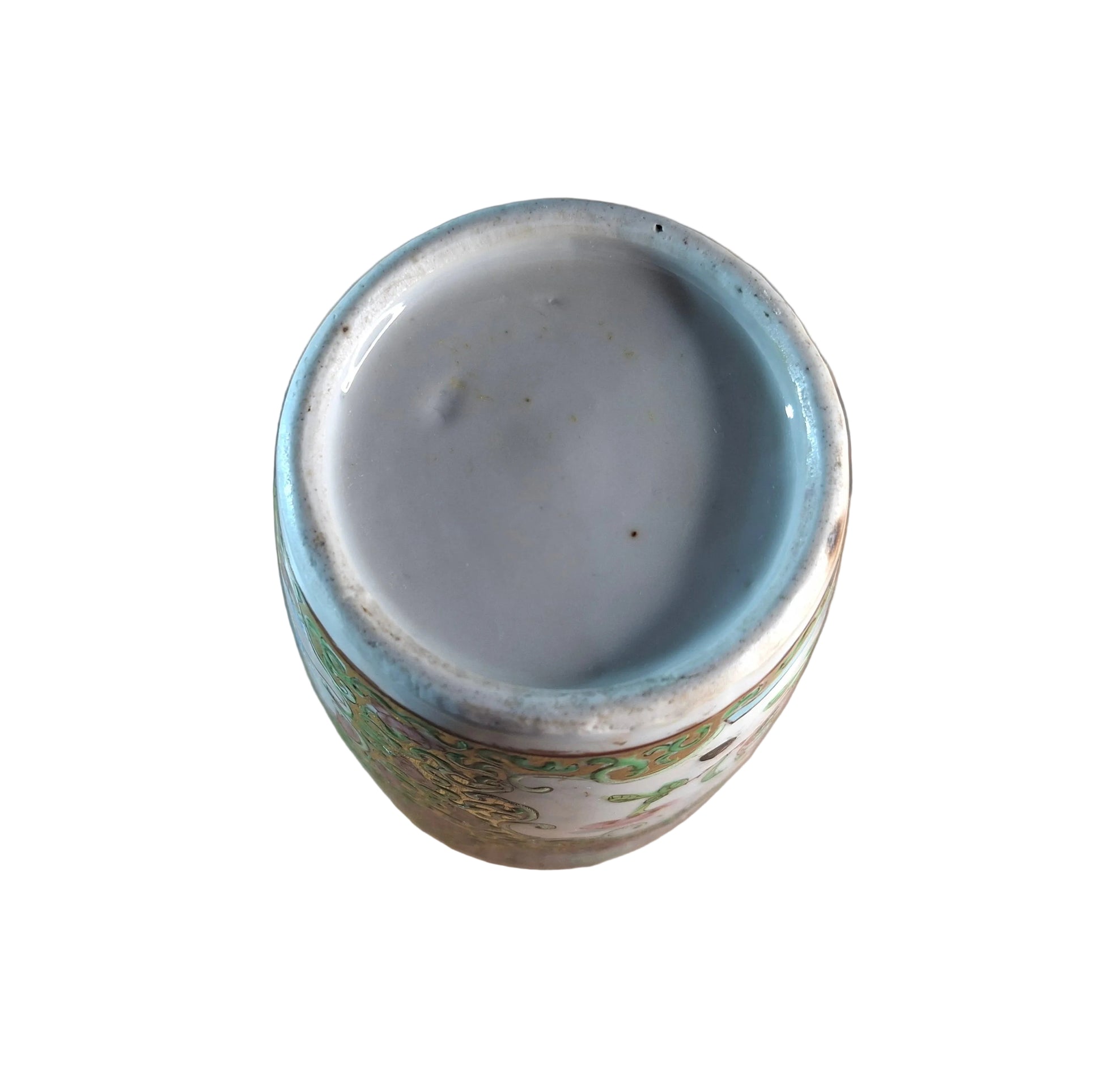 Bottom of a Qing Dynasty 19th-century Chinese Canton Famille Rose vase.