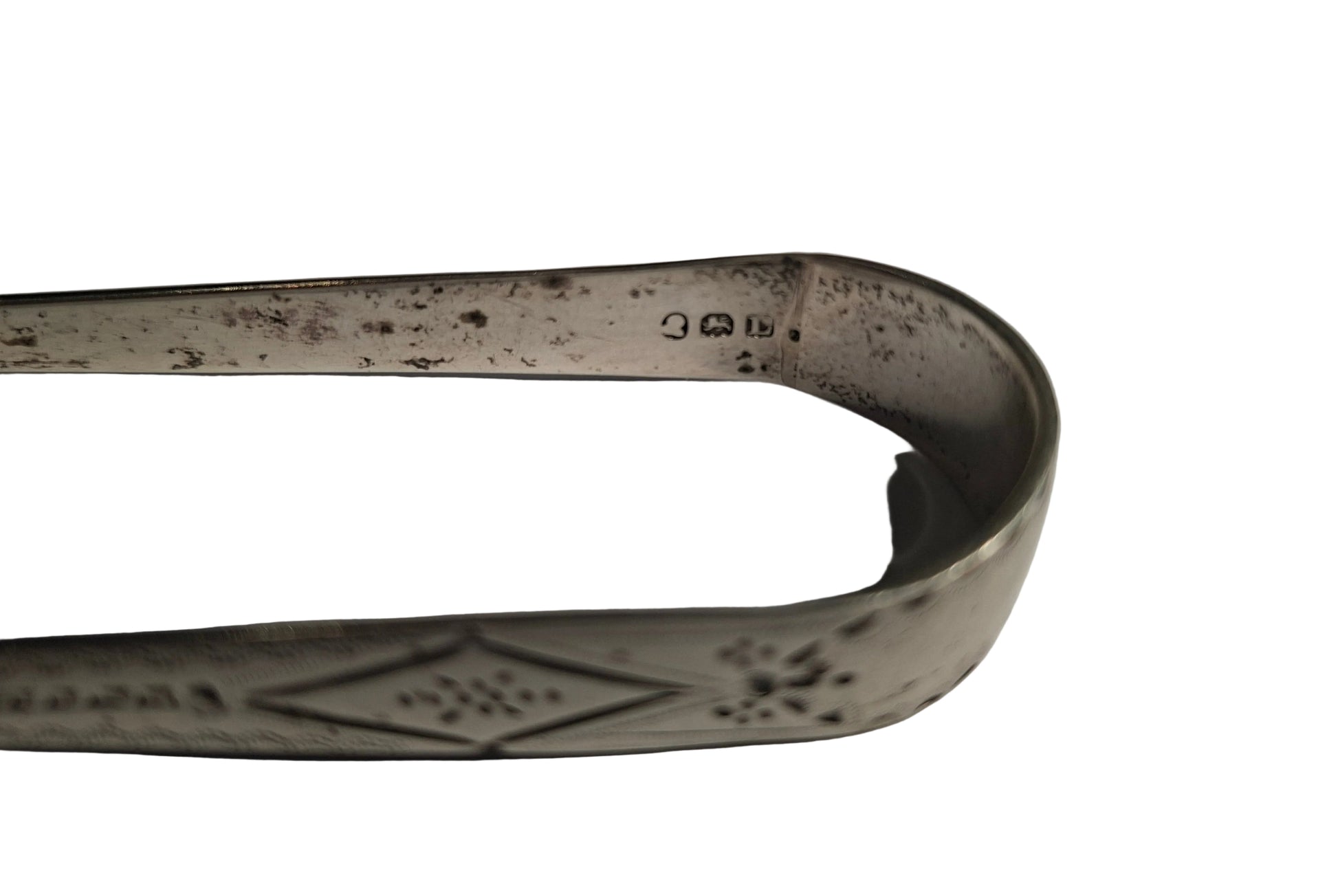 Antique sterling Silver Sugar Tongs, hallmarked London, 1806. Crafted in solid silver and weighing 32 grams