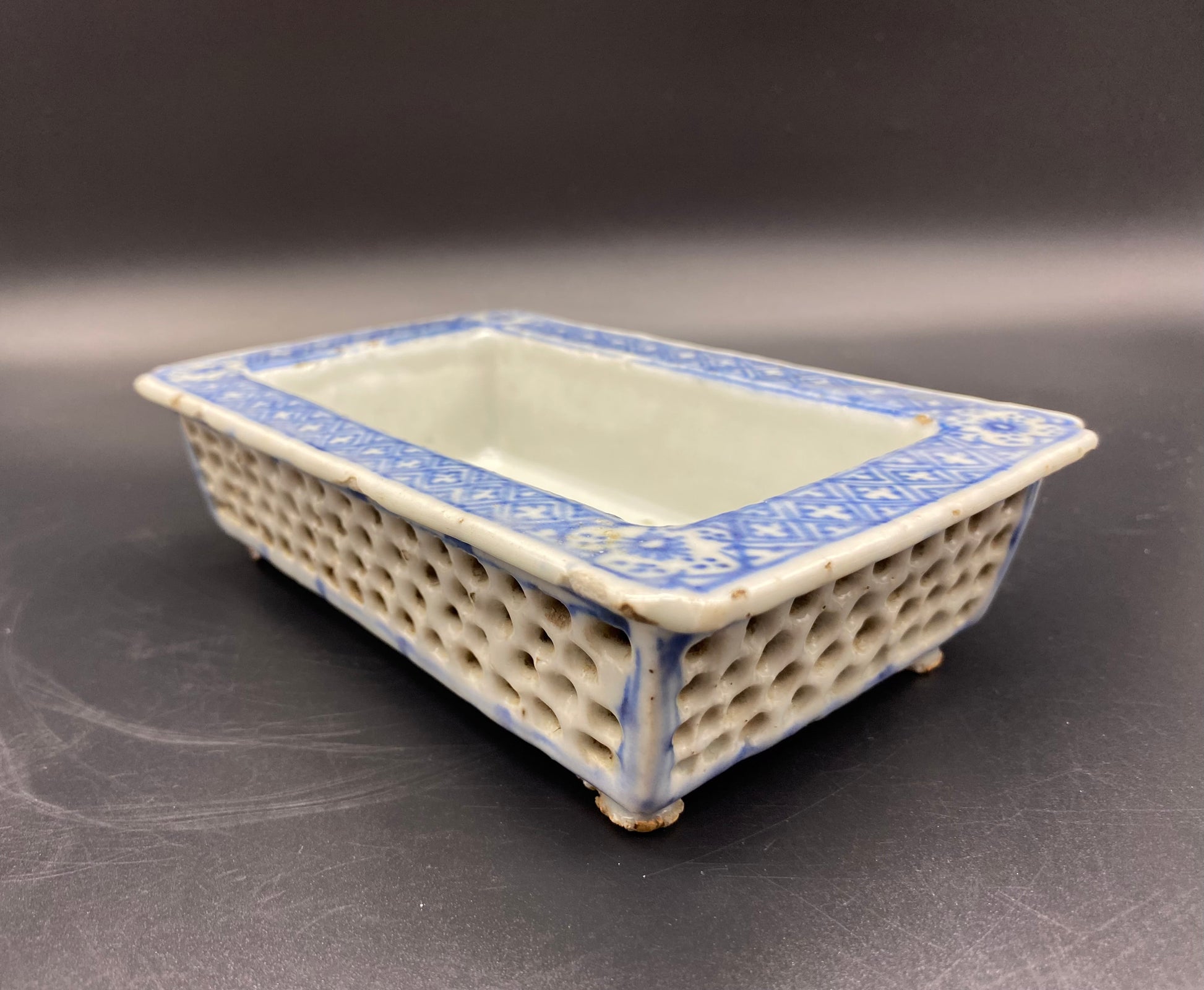 Chinese Qing Reticulated Porcelain Planter / Bonsai Tree Pot   18 / 19th Century Chinese Blue & White Porcelain planter  Condition : The Planter has chips to the corners and firing flaws ( SEE PHOTOS )