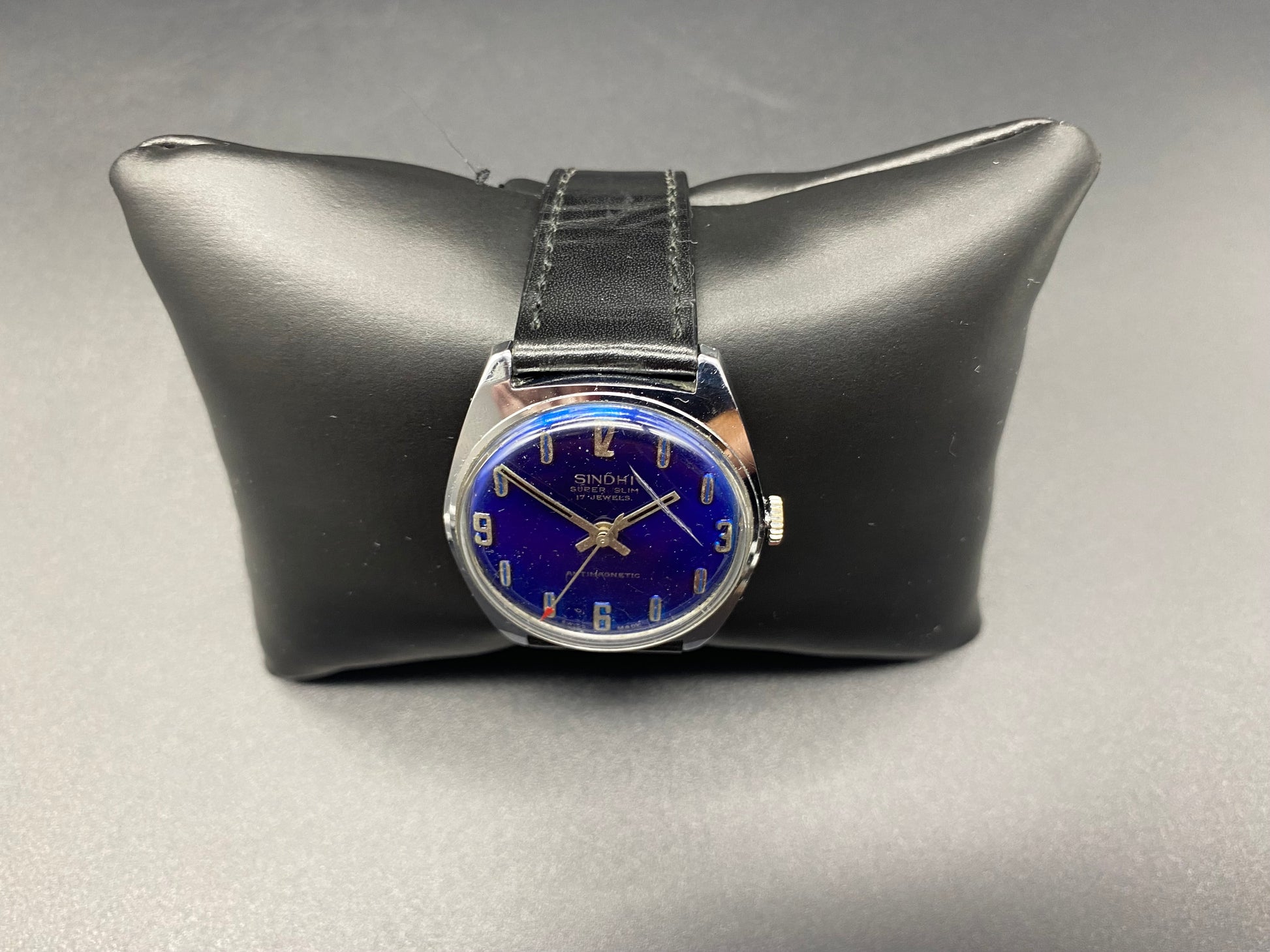 Vintage Retro SWISS MADE SINDHI Super Slim 17 Jewels Antimagnetic Watch   RARE 1970s Mens Automatic watch on Leather Strap with a Really Nice Blue Dial and Red Arrow Tipped Seconds Hand 