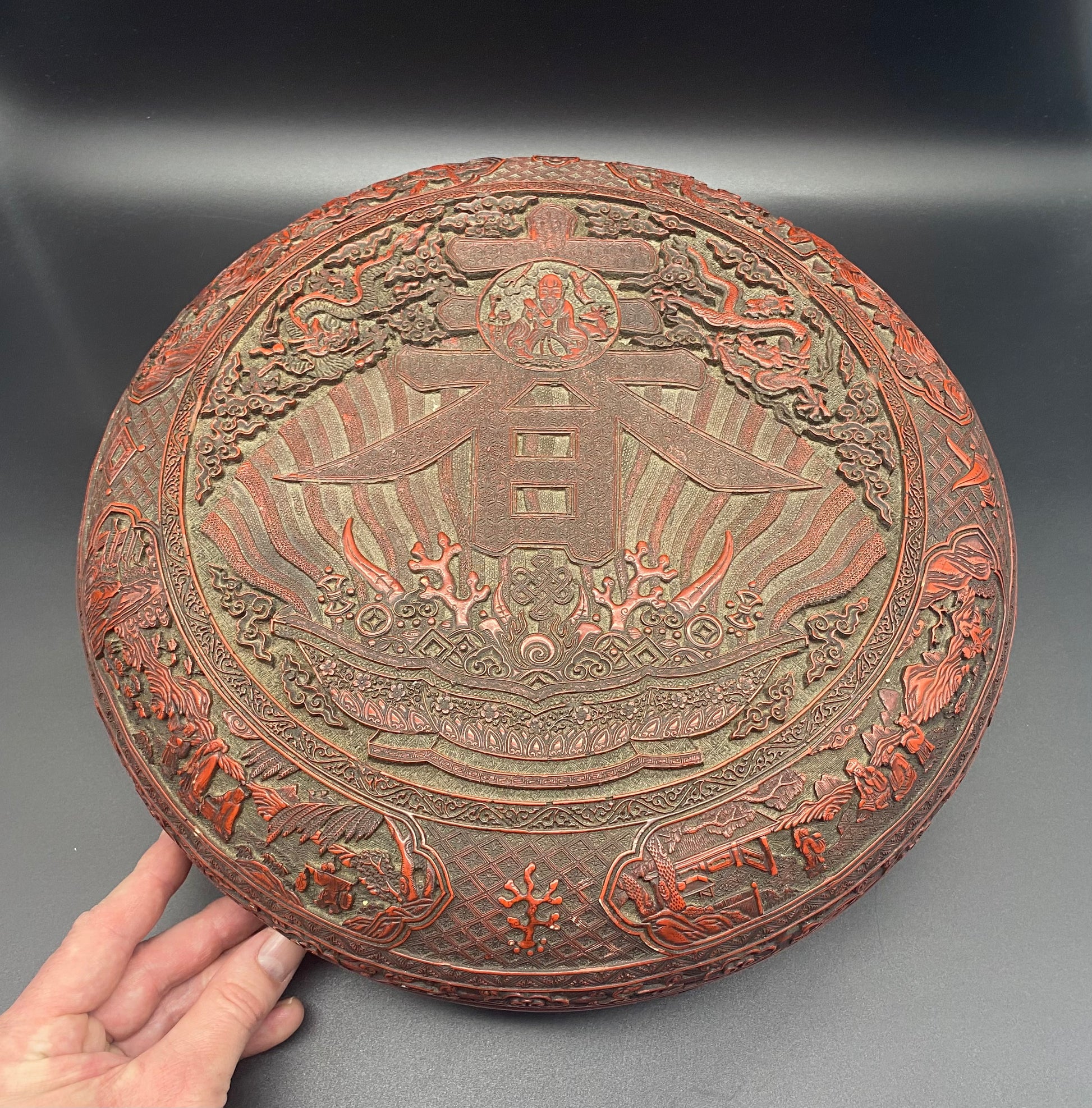 The carving of the bowl displays superb craftsmanship of the lacquer artist, with exquisite rendering of details of the many decorative elements typical of Qing lacquer wares