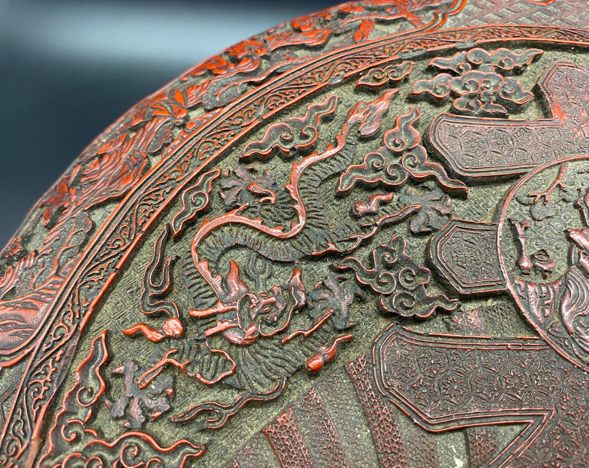 KB Antiques & Collectables online - LARGE CINNABAR LACQUER 'DRAGON' BOX AND COVER QING DYNASTY