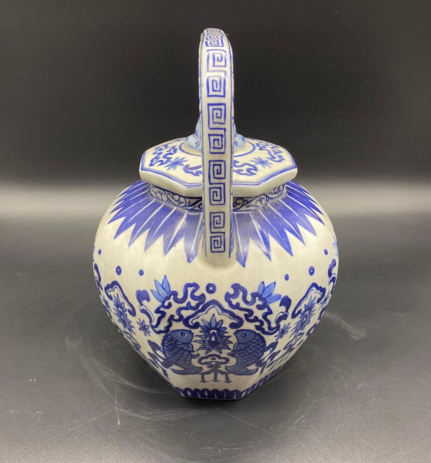Chinese Porcelain Teapot Blue and White decoration, Qianlong period – 18th Century