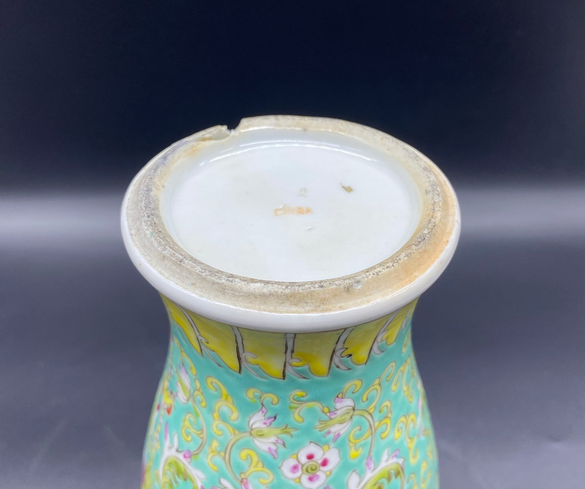 Antique Chinese porcelain Guangux Famille June Porcelain Vase Marked CHINA