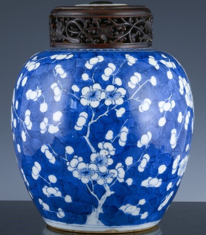 ANTIQUE CHINESE BLUE & WHITE PRUNUS BLOSSOM PORCELAIN JAR 