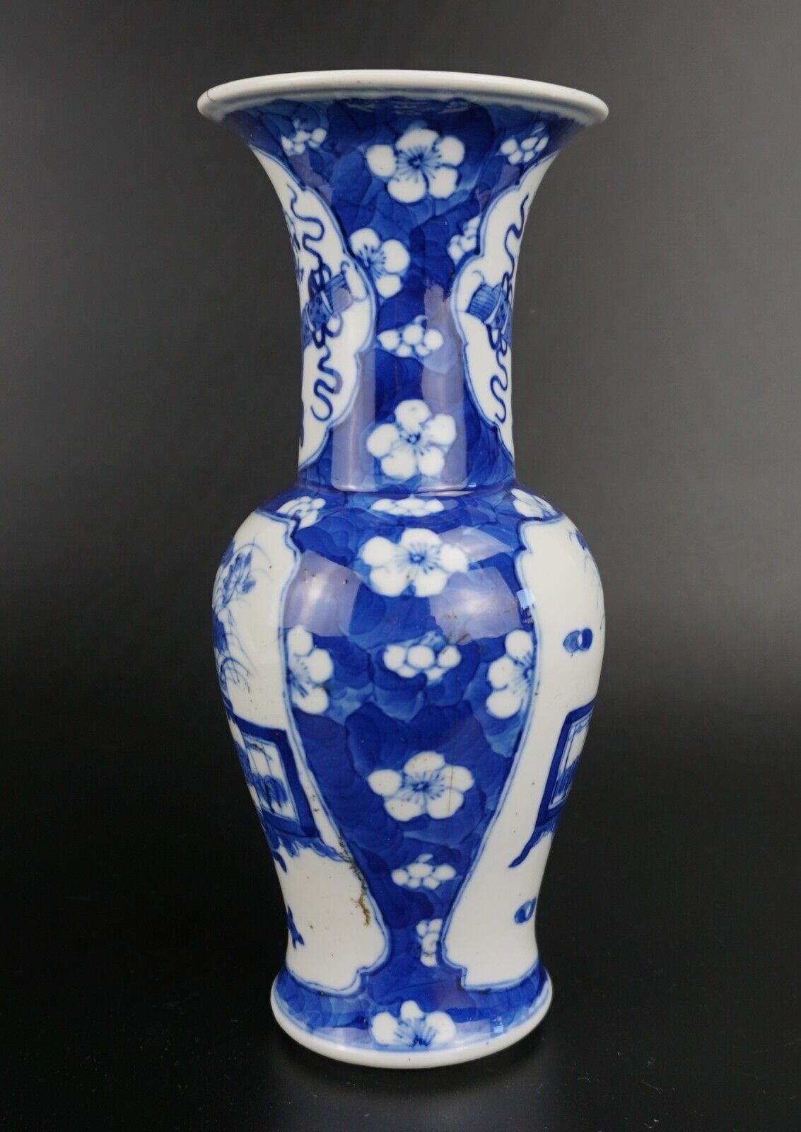 Chinese blue and white porcelain Kangxi Yen-yen vase