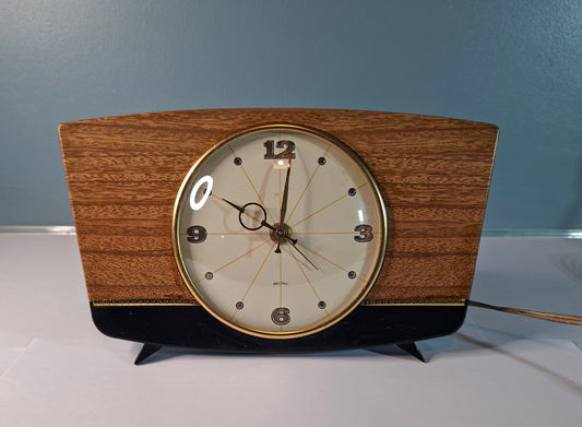 vintage 1960s Smiths mantel clock, a true mid-century classic from the renowned Smiths brand.