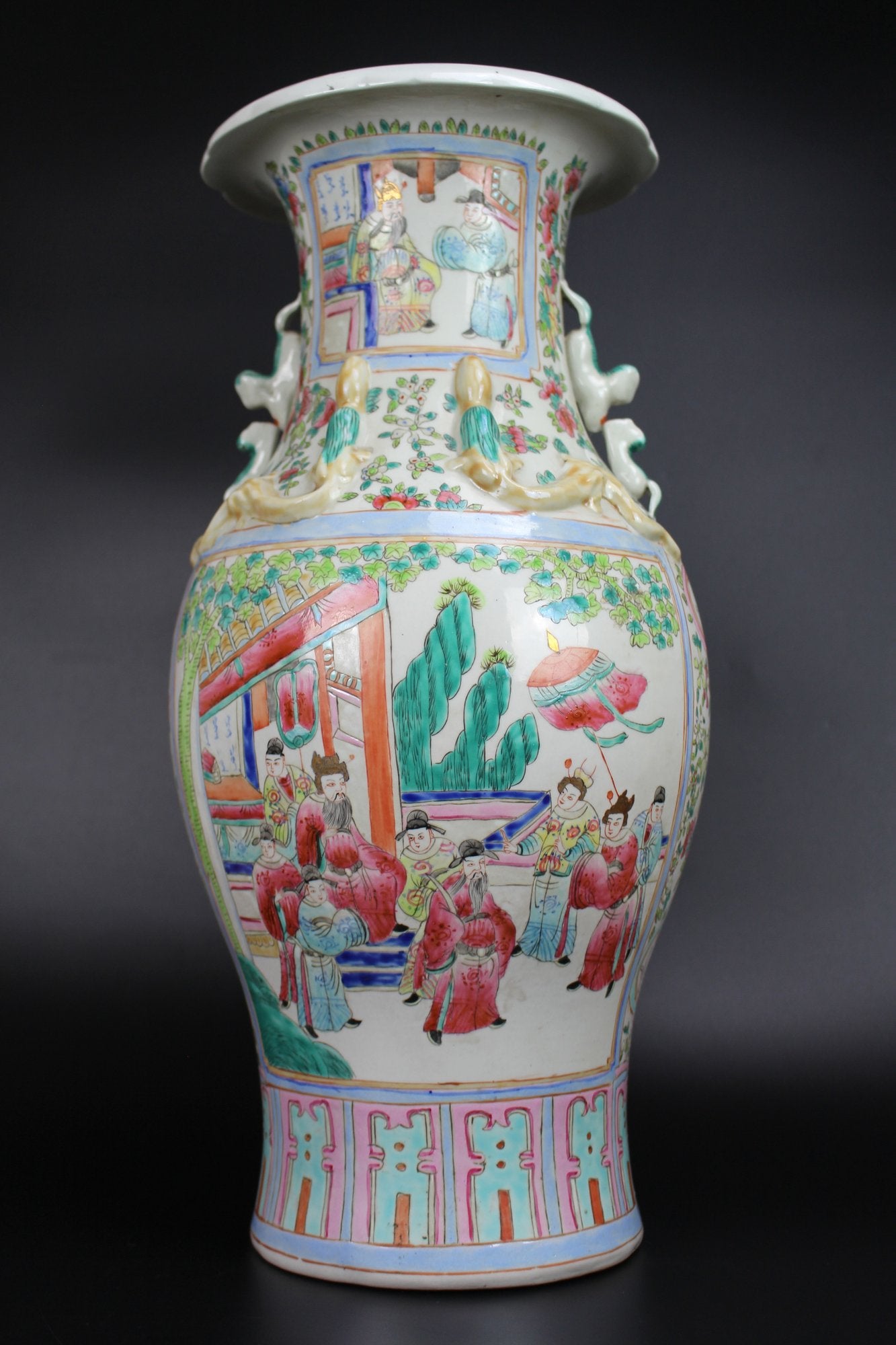 Chinese Antique Beautiful large Famille Rose baluster vase 