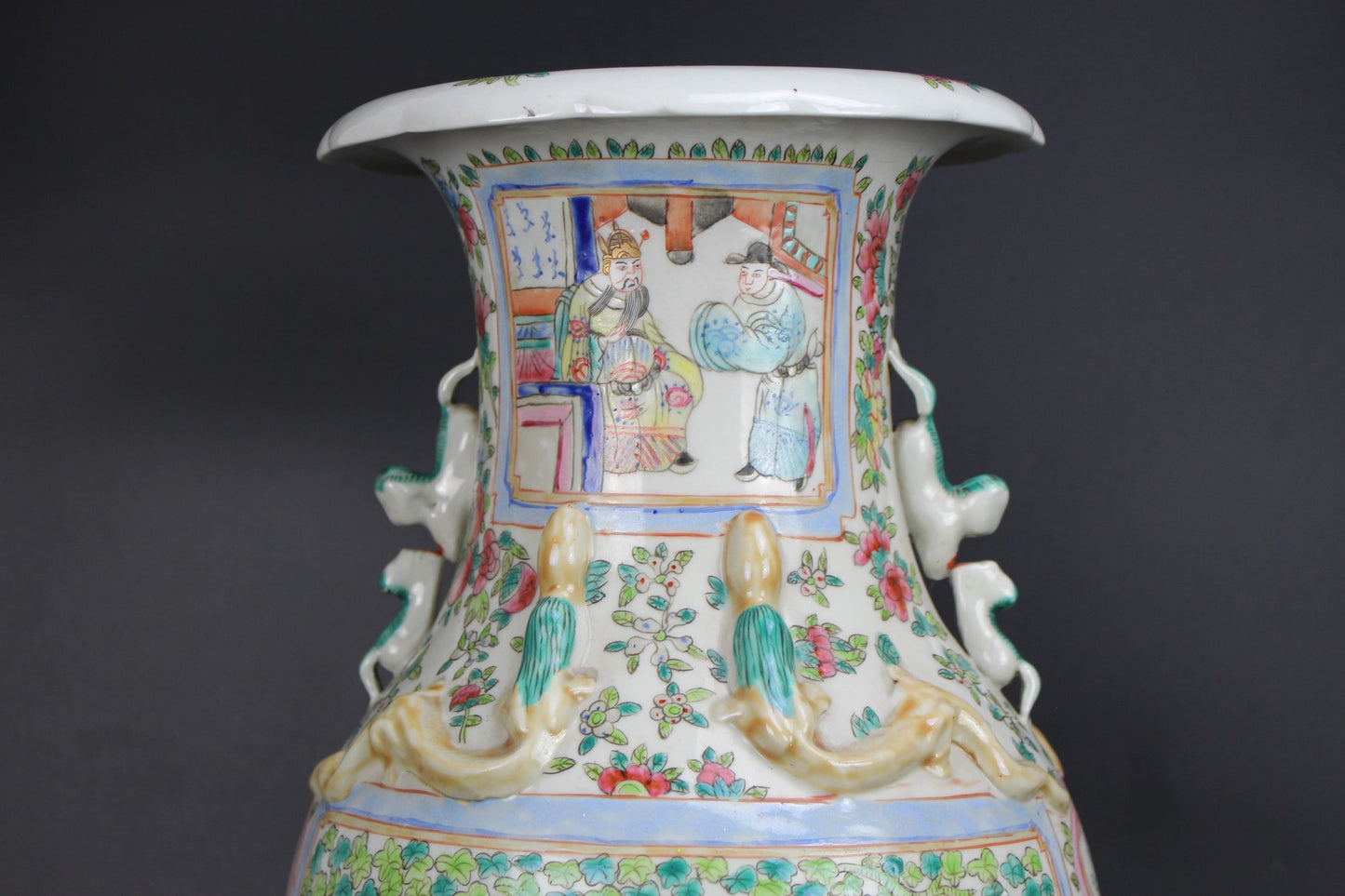 Chinese Antique Famille Rose baluster vase 