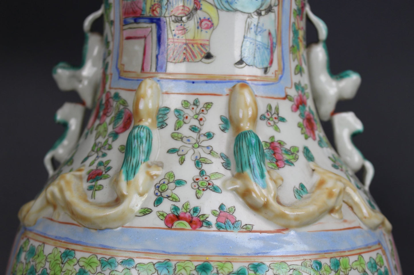 Chinese Antique Beautiful large Famille Rose baluster vase 19th Century